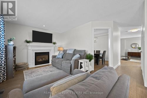 8 Wade Green, Cambridge, ON - Indoor Photo Showing Living Room With Fireplace