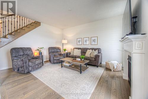 25 Anderson Rd, Brantford, ON - Indoor Photo Showing Living Room