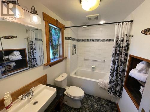 268 Church Avenue, Greenwood, BC - Indoor Photo Showing Bathroom