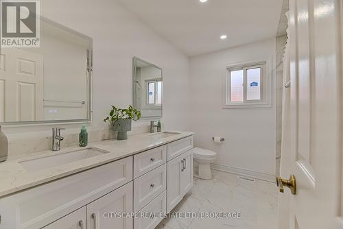 32 Pennsylvania Ave, Brampton, ON - Indoor Photo Showing Bathroom