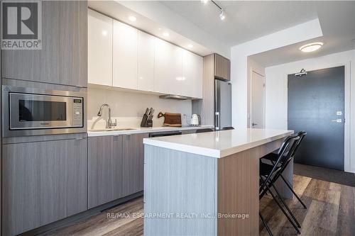 #A326 -5230 Dundas St, Burlington, ON - Indoor Photo Showing Kitchen With Upgraded Kitchen