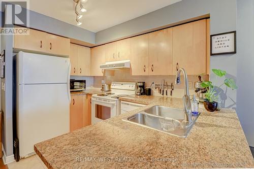 #1208 -33 Elm Dr W, Mississauga, ON - Indoor Photo Showing Kitchen With Double Sink