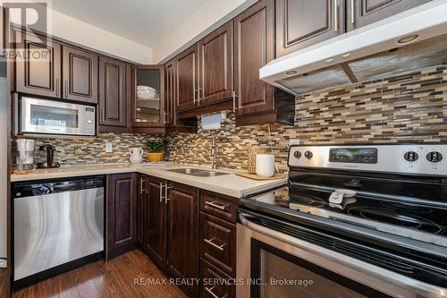 84 - 60 Hanson Road, Mississauga, ON - Indoor Photo Showing Kitchen With Double Sink With Upgraded Kitchen