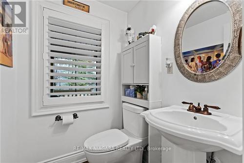 614 Clare Ave, Welland, ON - Indoor Photo Showing Bathroom