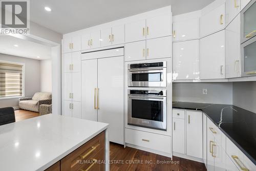 183 Histand Tr E, Kitchener, ON - Indoor Photo Showing Kitchen With Upgraded Kitchen