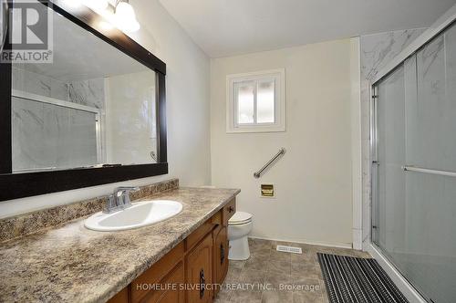 152 Elgin St, Brantford, ON - Indoor Photo Showing Bathroom