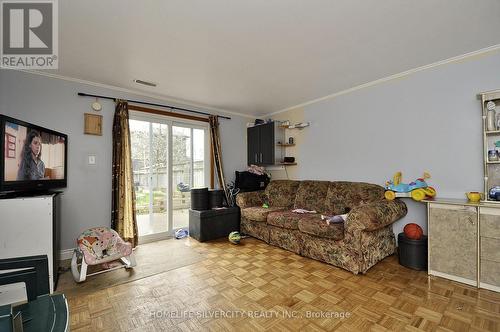 152 Elgin St, Brantford, ON - Indoor Photo Showing Living Room