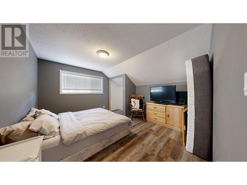 5881 Little Fort 24 Highway, 100 Mile House, BC - Indoor Photo Showing Bedroom