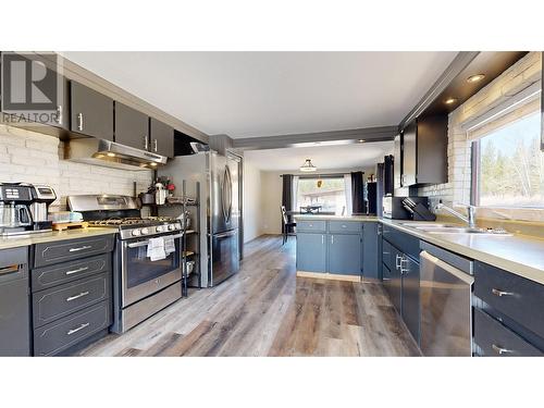 5881 Little Fort 24 Highway, 100 Mile House, BC - Indoor Photo Showing Kitchen With Double Sink