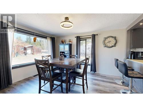 5881 Little Fort 24 Highway, 100 Mile House, BC - Indoor Photo Showing Dining Room