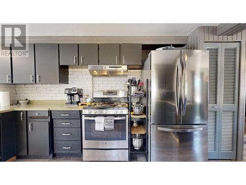 5881 Little Fort 24 Highway, 100 Mile House, BC - Indoor Photo Showing Kitchen