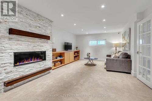 164 Castle Cres, Oakville, ON - Indoor Photo Showing Living Room With Fireplace