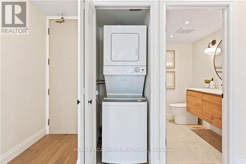 #406 -2210 Lakeshore Rd, Burlington, ON - Indoor Photo Showing Laundry Room