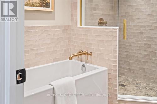#406 -2210 Lakeshore Rd, Burlington, ON - Indoor Photo Showing Bathroom