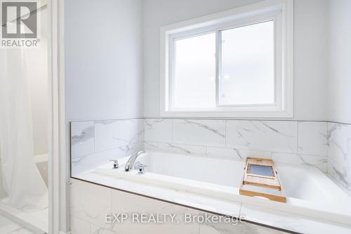 9469 Tallgrass Avenue, Niagara Falls, ON - Indoor Photo Showing Bathroom