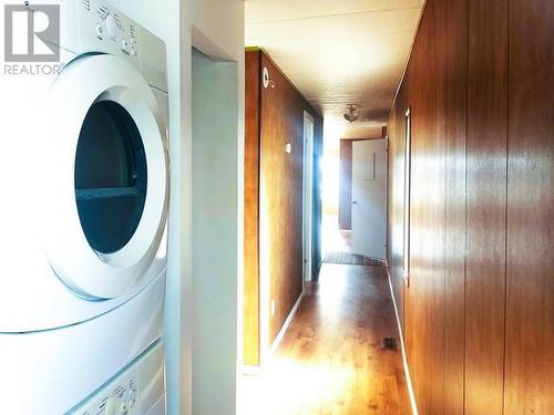 60-833 Range Road, Whitehorse, YT - Indoor Photo Showing Laundry Room