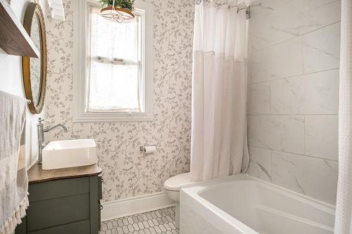 151 Robinson Street, Hamilton, ON - Indoor Photo Showing Bathroom