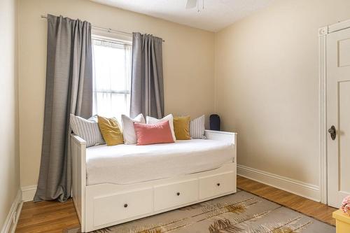 151 Robinson Street, Hamilton, ON - Indoor Photo Showing Bedroom