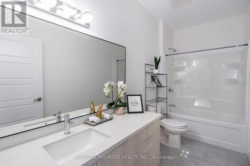308 Stathis Blvd, Sarnia, ON - Indoor Photo Showing Bathroom