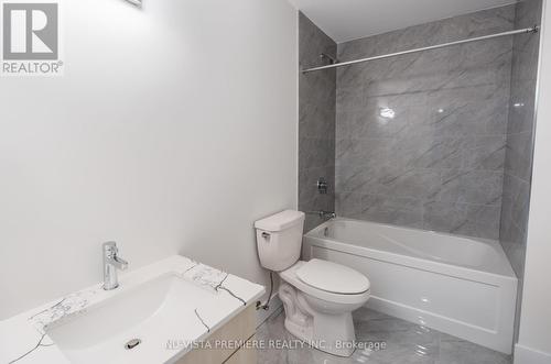 308 Stathis Blvd, Sarnia, ON - Indoor Photo Showing Bathroom