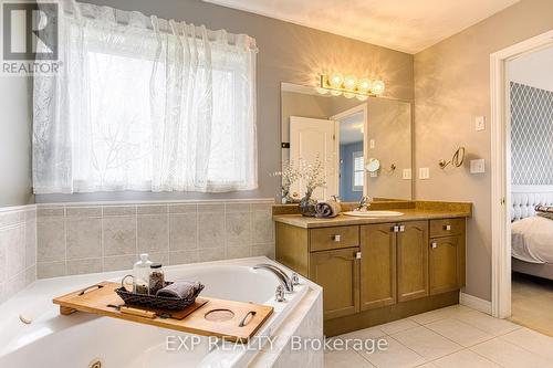 9 Riesling Street, Grimsby, ON - Indoor Photo Showing Bathroom