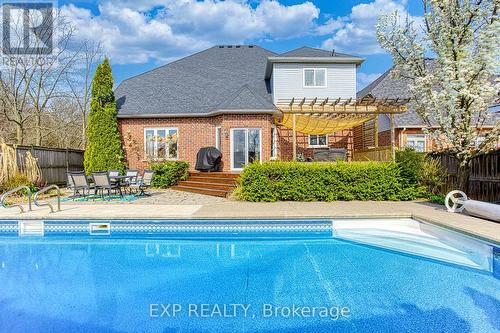 9 Riesling St, Grimsby, ON - Outdoor With In Ground Pool