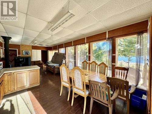 5873 S Dempsey Lake Road, Lac La Hache, BC - Indoor Photo Showing Dining Room