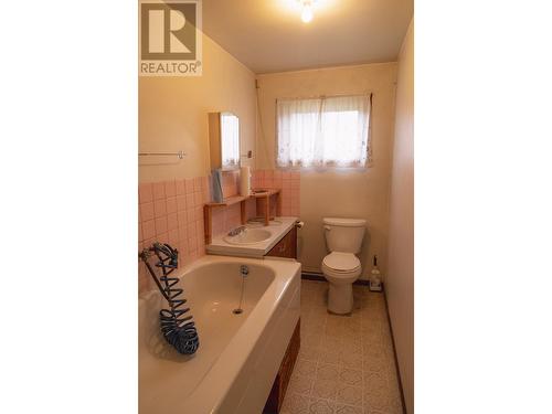 823 3Rd Avenue, Mcbride, BC - Indoor Photo Showing Bathroom