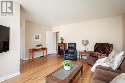 935 Philip St, Peterborough, ON - Indoor Photo Showing Living Room