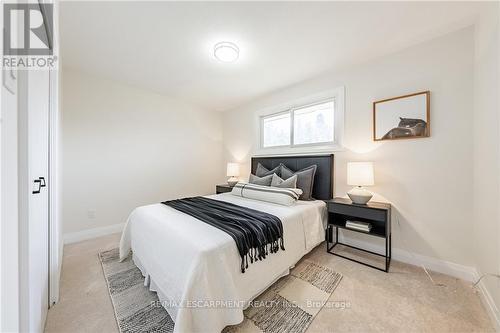 75 Windrush Cres, Hamilton, ON - Indoor Photo Showing Bedroom