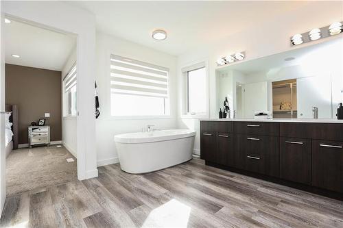 30 Thrush Street, Winnipeg, MB - Indoor Photo Showing Bathroom