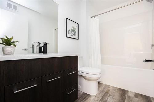 30 Thrush Street, Winnipeg, MB - Indoor Photo Showing Bathroom