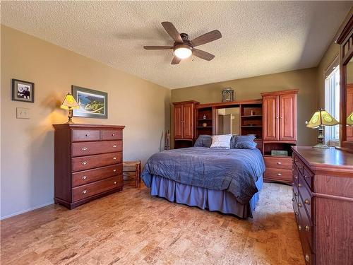 106083 Hwy 1W Road, Brandon, MB - Indoor Photo Showing Bedroom