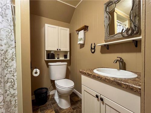 106083 Hwy 1W Road, Brandon, MB - Indoor Photo Showing Bathroom