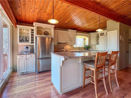 106083 Hwy 1W Road, Brandon, MB - Indoor Photo Showing Kitchen