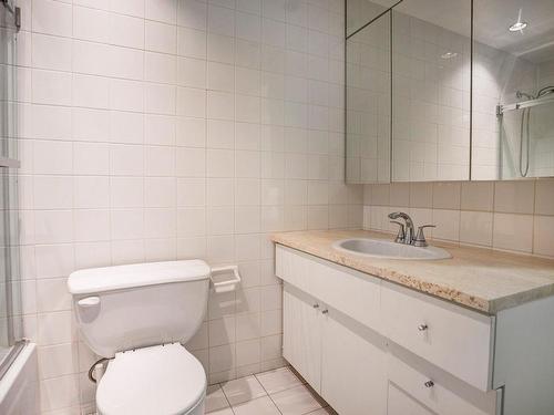 Bathroom - 408-2 Rue Westmount-Square, Westmount, QC - Indoor Photo Showing Bathroom