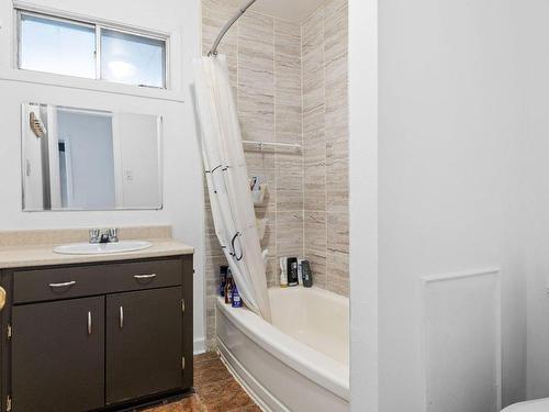 Salle de bains - 11899 Rue Pavillon, Montréal (Pierrefonds-Roxboro), QC - Indoor Photo Showing Bathroom