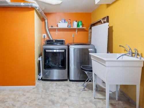 Salle de lavage - 11899 Rue Pavillon, Montréal (Pierrefonds-Roxboro), QC - Indoor Photo Showing Laundry Room