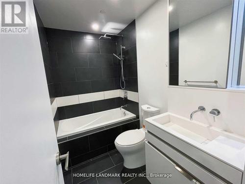 #1704 -197 Yonge St, Toronto, ON - Indoor Photo Showing Bathroom