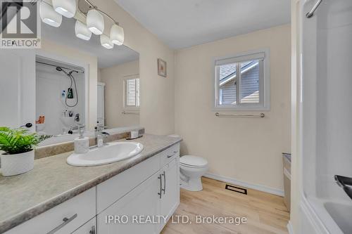 65 Knight Street, New Tecumseth, ON - Indoor Photo Showing Bathroom