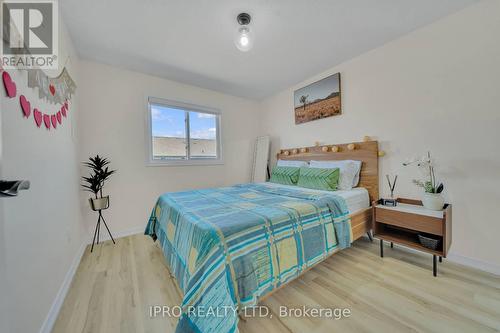 65 Knight Street, New Tecumseth, ON - Indoor Photo Showing Bedroom
