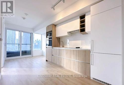 2108 - 319 Jarvis Street, Toronto, ON - Indoor Photo Showing Kitchen