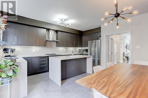 307 Dundas Way, Markham, ON - Indoor Photo Showing Kitchen With Upgraded Kitchen