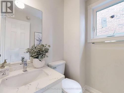15 Berwick Cres, Richmond Hill, ON - Indoor Photo Showing Bathroom