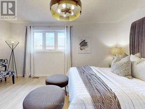 15 Berwick Cres, Richmond Hill, ON - Indoor Photo Showing Bedroom