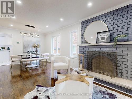 15 Berwick Cres, Richmond Hill, ON - Indoor With Fireplace