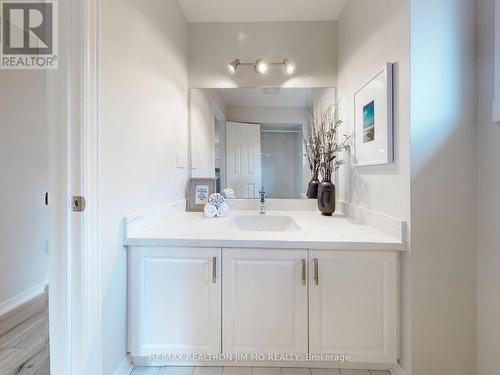 15 Berwick Crescent, Richmond Hill, ON - Indoor Photo Showing Bathroom