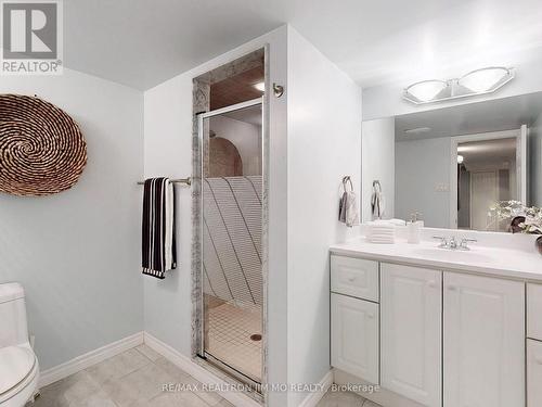 15 Berwick Crescent, Richmond Hill, ON - Indoor Photo Showing Bathroom
