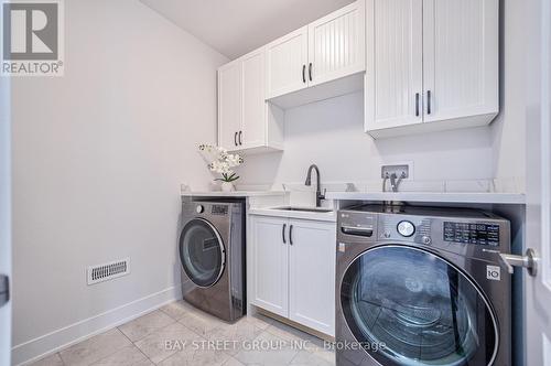 86 Sikura Circle, Aurora, ON - Indoor Photo Showing Laundry Room