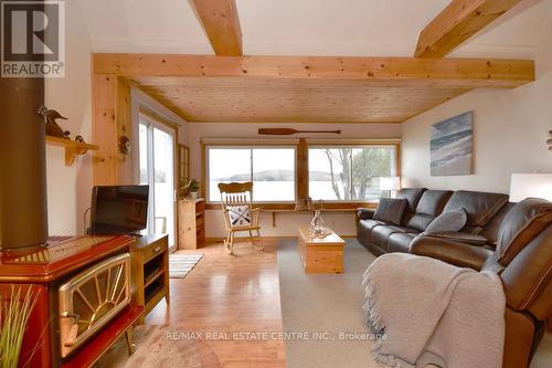 #8 -1054 Cove Rd, Muskoka Lakes, ON - Indoor Photo Showing Living Room